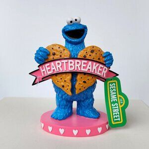 Sesame Street Valentine Cookie Monster Figurine with Heartbreaker Cookie NEW